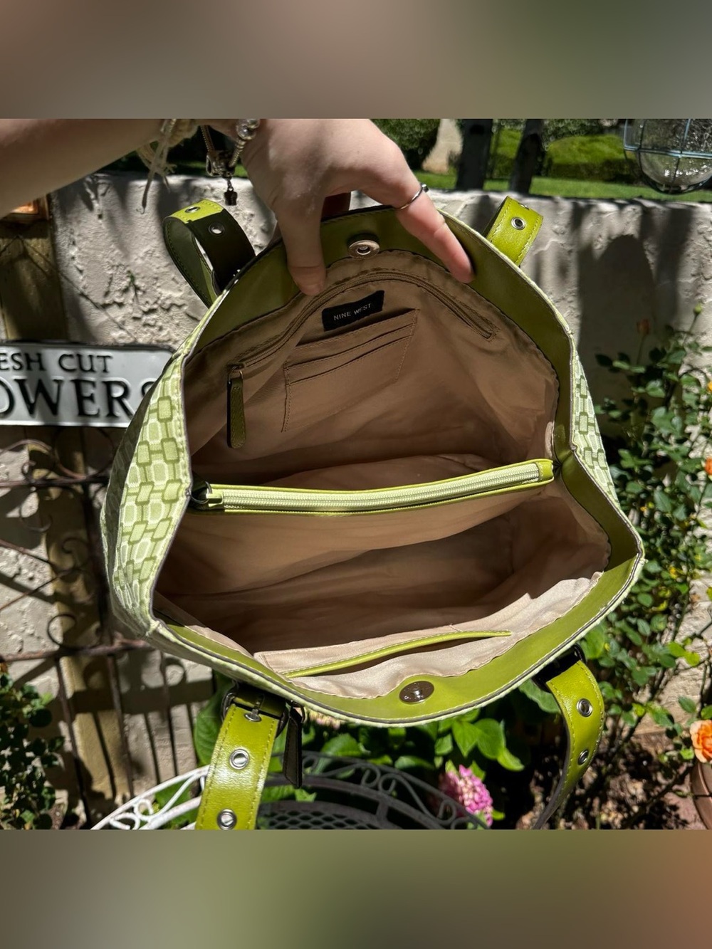 Adorable Lime Green Nine West Shoulder Bag - Picture 6 of 8